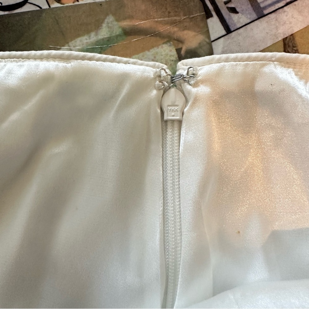 Tahari White Skirt with Black Embroidered Pattern - Picture 8 of 8